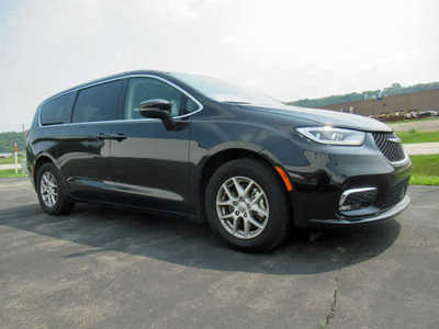 2023 Chrysler Pacifica, $27500. Photo 7