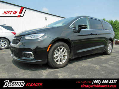 2023 Chrysler Pacifica, $27500. Photo 1