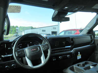 2023 GMC 1500 Crew Cab, $45900. Photo 5