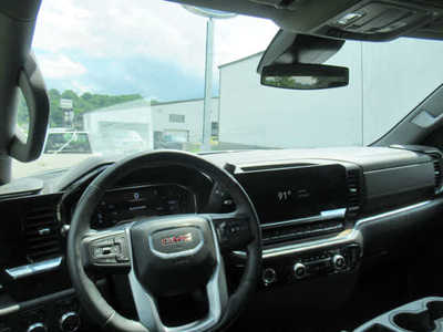 2024 GMC 1500 Crew Cab, $48900. Photo 5