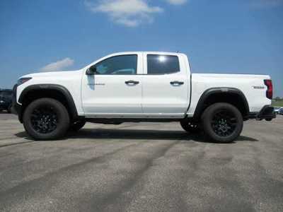 2025 Chevrolet Colorado Crew Cab, $. Photo 2