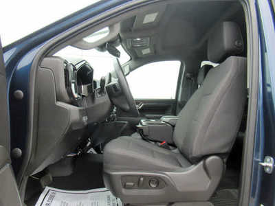 2023 Chevrolet 1500 Crew Cab, $37900. Photo 3