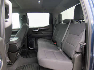 2023 Chevrolet 1500 Crew Cab, $37900. Photo 4