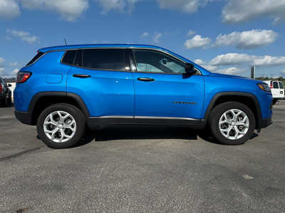 2024 Jeep Compass, $25700. Photo 12