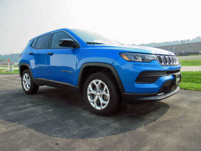 2024 Jeep Compass, $26900. Photo 6