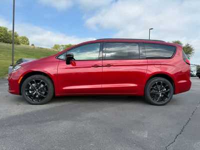 2026 Chrysler Pacifica, $. Photo 2