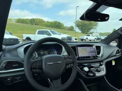 2026 Chrysler Pacifica, $. Photo 7
