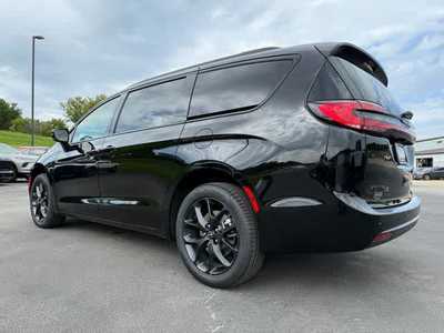 2026 Chrysler Pacifica, $. Photo 3