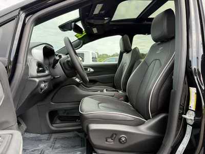 2026 Chrysler Pacifica, $. Photo 4