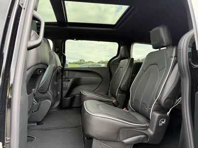 2026 Chrysler Pacifica, $. Photo 5