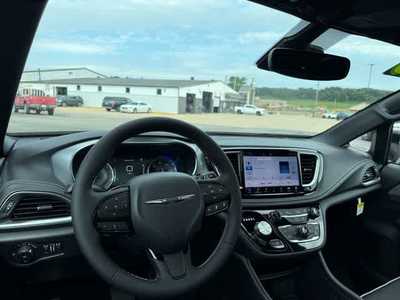 2026 Chrysler Pacifica, $. Photo 7