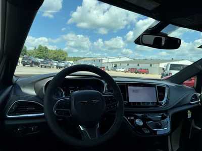 2026 Chrysler Pacifica, $. Photo 8