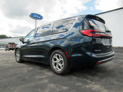 2024 Chrysler Pacifica, $43900. Photo 2