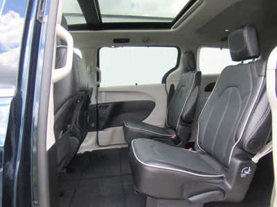 2024 Chrysler Pacifica, $43900. Photo 4