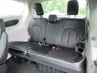 2024 Chrysler Pacifica, $43900. Photo 5