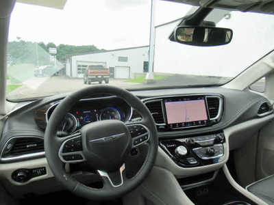 2024 Chrysler Pacifica, $43900. Photo 6