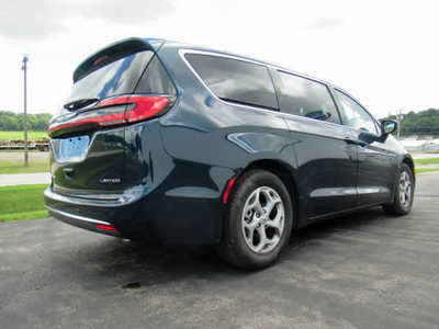 2024 Chrysler Pacifica, $43900. Photo 8