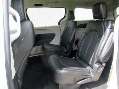 2024 Chrysler Pacifica, $37400. Photo 4