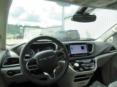 2024 Chrysler Pacifica, $37400. Photo 6
