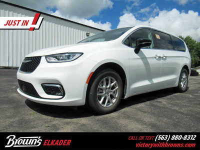 2024 Chrysler Pacifica, $37400. Photo 1