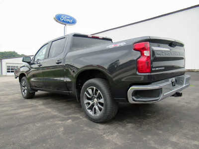 2024 Chevrolet 1500 Crew Cab, $40900. Photo 2