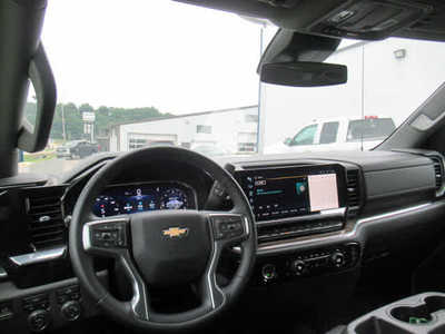 2024 Chevrolet 1500 Crew Cab, $40900. Photo 5