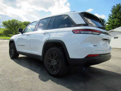 2024 Jeep Grand Cherokee, $37900. Photo 2