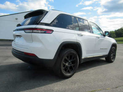 2024 Jeep Grand Cherokee, $37900. Photo 7