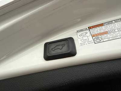 2018 Toyota RAV4, $20600. Photo 11