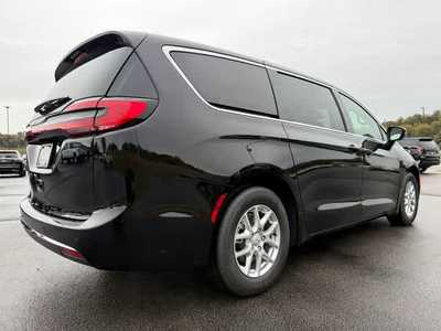 2026 Chrysler Pacifica, $. Photo 6