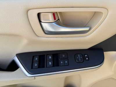 2015 Toyota Camry, $13900. Photo 12