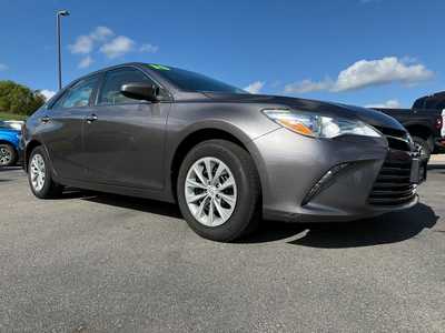 2015 Toyota Camry, $13900. Photo 4