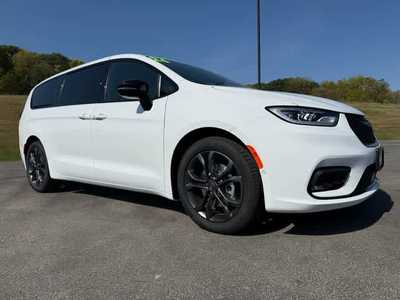 2026 Chrysler Pacifica, $. Photo 4