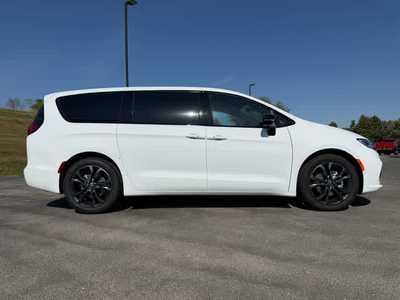 2026 Chrysler Pacifica, $. Photo 5