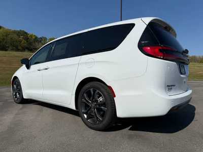 2026 Chrysler Pacifica, $. Photo 8