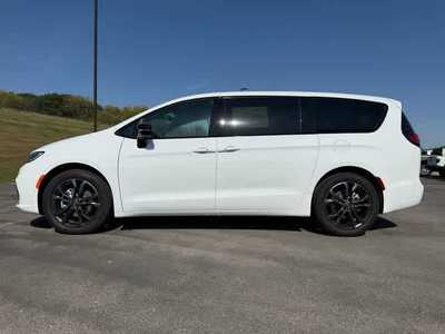 2026 Chrysler Pacifica, $. Photo 9