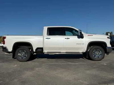 2024 Chevrolet 2500 Crew Cab, $69900. Photo 5