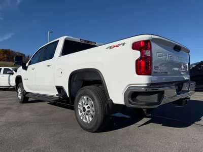2026 Chevrolet 2500 Crew Cab, $. Photo 8