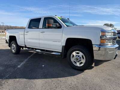 2017 Chevrolet 2500 Crew Cab, $31900. Photo 4