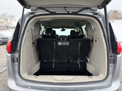2018 Chrysler Pacifica, $13500. Photo 10