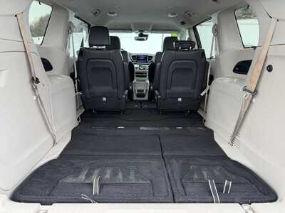 2018 Chrysler Pacifica, $13500. Photo 11