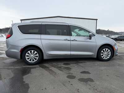 2018 Chrysler Pacifica, $13500. Photo 5