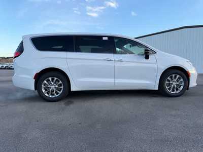 2026 Chrysler Pacifica, $58775. Photo 5