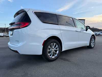 2026 Chrysler Pacifica, $58775. Photo 6