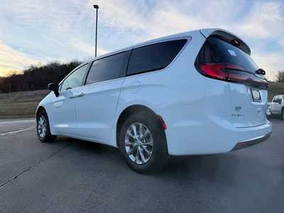 2026 Chrysler Pacifica, $58775. Photo 7