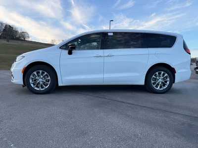 2026 Chrysler Pacifica, $58775. Photo 8
