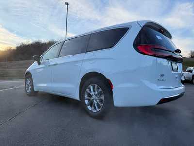 2026 Chrysler Pacifica, $58775. Photo 9