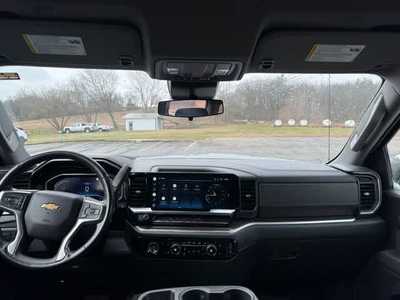 2022 Chevrolet 1500 Crew Cab, $37900. Photo 5