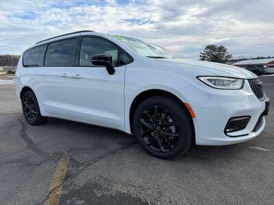 2026 Chrysler Pacifica, $46014. Photo 4