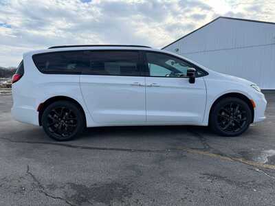 2026 Chrysler Pacifica, $46014. Photo 5